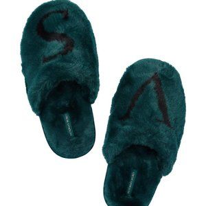 Victoria's Secret Closed Toe Faux Fur Slipper Green Size S/P With Logo